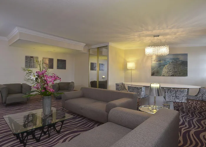 Hotel Plaza Capitole 4*