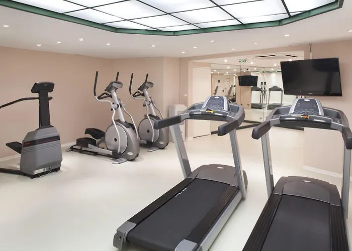 Hotel Plaza Capitole 4*