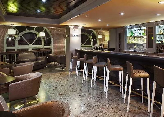 Hotel Plaza Capitole 4*