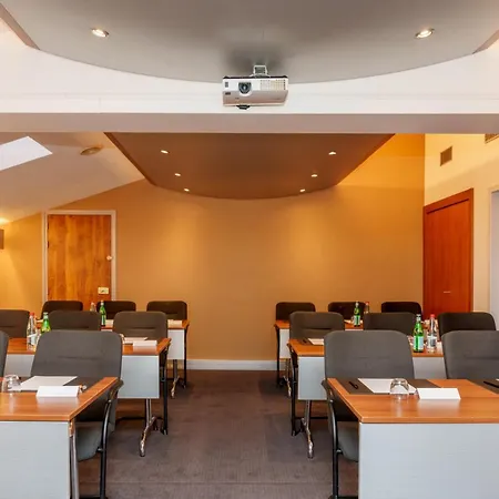 Hotel Plaza Capitole 4*