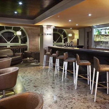 Hotel Plaza Capitole 4*