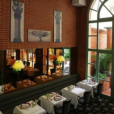 Plaza Capitole Hotel