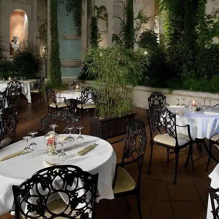Hotel Plaza Capitole 4*